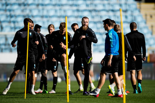 Malmös Jo Inge Berget (m) och övriga spelare