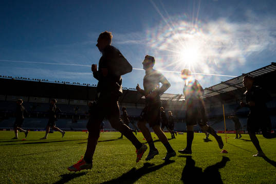 Malmö FF spelare tränar i solen