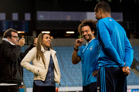 FC Rosengårds Marta Viera Da Silva hälsar på Real