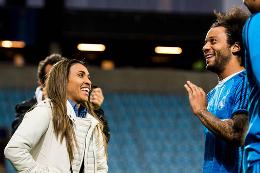 FC Rosengårds Marta Viera Da Silva hälsar på Real