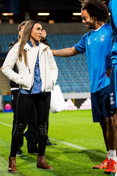 FC Rosengårds Marta Viera Da Silva hälsar på Real