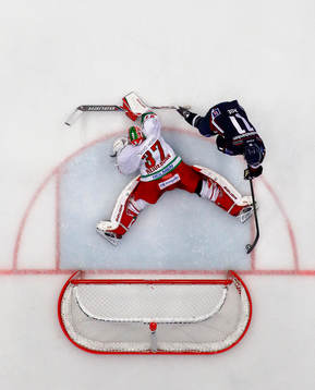 s målvakt Adam Reideborn och gör mål 5-2 på straff