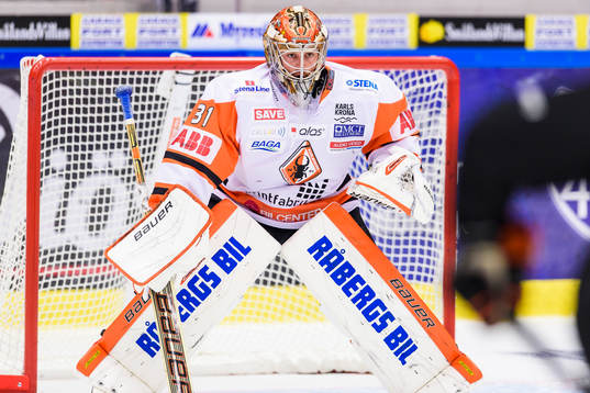 Karlskronas målvakt Patrick Galbraith på uppvärmningen