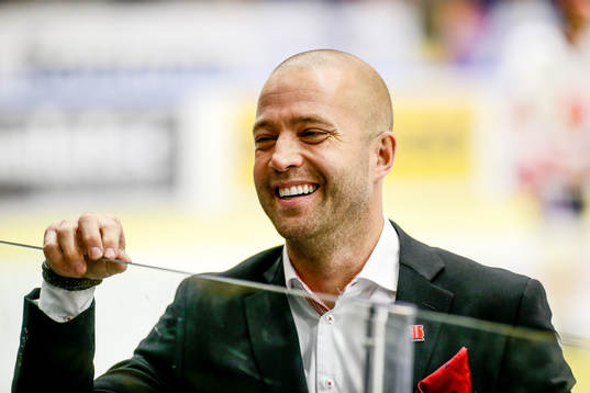 Örebros Johan Tornberg, assisterande tränare jublar