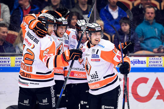Karlskronas Alexander Bergström jublar