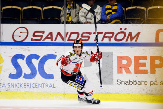 Örebros Joel Mustonen jublar