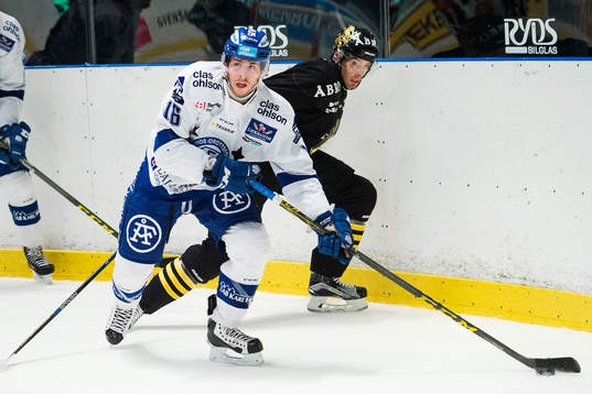 s Markus Lauridsen jagar Leksands János Hári