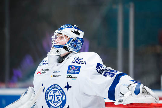 Leksands målvakt Henrik Haukeland deppar