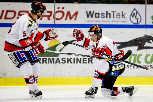 Örebros  Joel Mustonen jublar