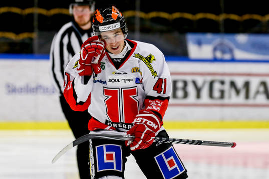 Örebros  Joel Mustonen jublar