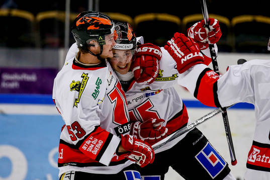 Örebros  Joel Mustonen jublar