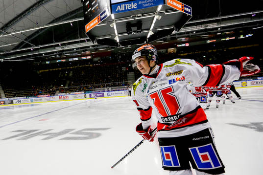 Örebros  Joel Mustonen jublar