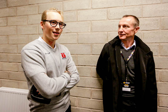 Örebros Joel Mustonen samtalar med Finlands