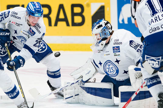 Leksands Matias Lassen och målvakt Henrik Haukeland har