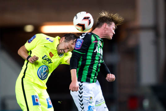 Jönköpings Fredric Fendrich i nickduell med GAIS Arnar