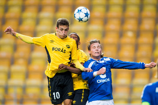 Elfsborgs Arian Kabashi i nickduell med Stjarnans Alex