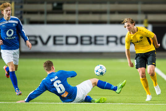 Elfsborgs Simon Olsson tar sig förbi Stjarnans Alex