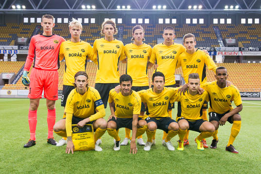 Elfsborgs startelva överst från vänster, målvakt David