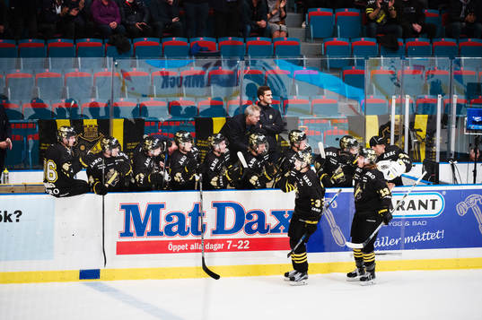 s Markus Lauridsen firar 1-0