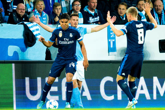 Malmö FFs Markus Rosenberg reagerar bakom Real Madrids