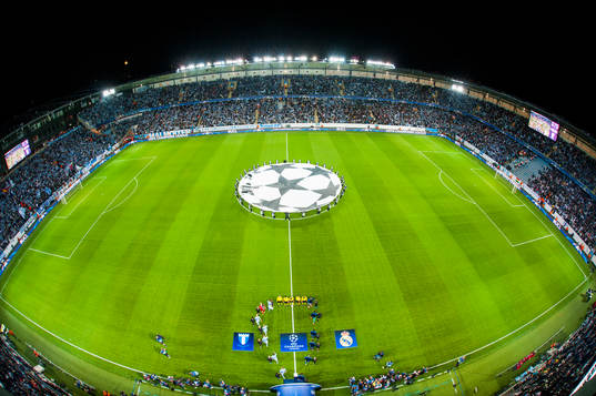 Översiktsbild över Swedbank Stadion när lagen kommer ut