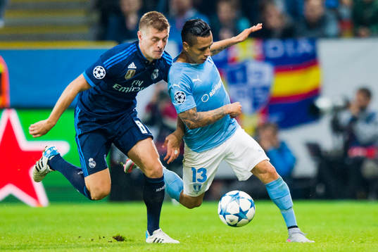 Malmö FFs Victor Yoshimar Yotun Flores jagas av Real