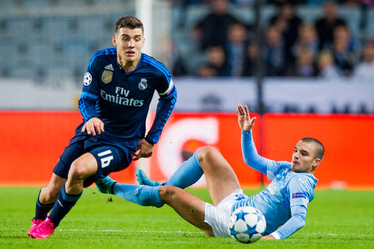Real Madrids Mateo Kovacic och Malmö FF Vladimir Rodic