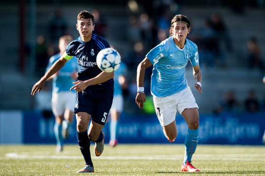 Real Madrids Javier Sanchez och Malmö FFs Emin Karaman