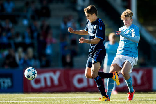 Real Madrids Javier Sanchez och Malmö FFs Teddy Bergqvist