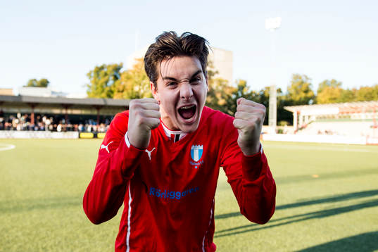 Malmö FFs målvakt Marko Johansson jublar