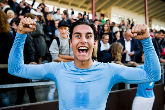 Malmö FFs målskytt Isak Redzic jublar