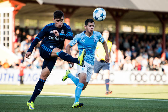 Real Madrids Miguel Garcia och Malmö FFs Onur Körhan