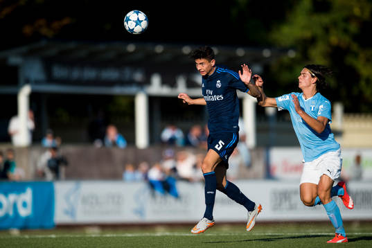 Real Madrids Javier Sanchez och Malmö FFs Emin Karaman
