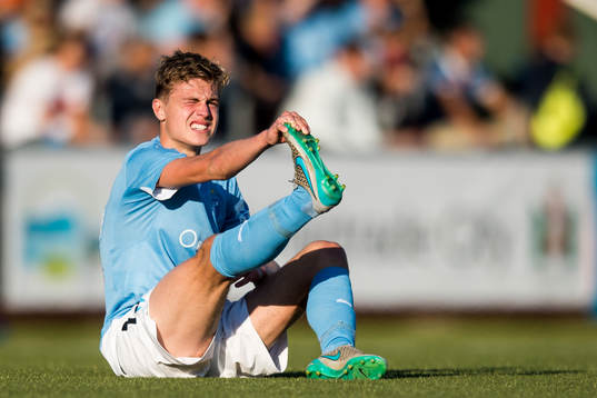 Malmö FFs Mattias Svanberg har kramp