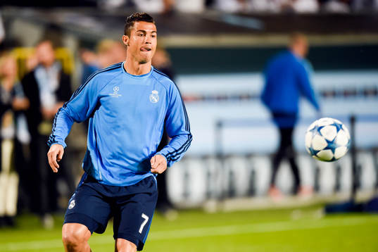 Real Madrids Cristiano Ronaldo värmer upp