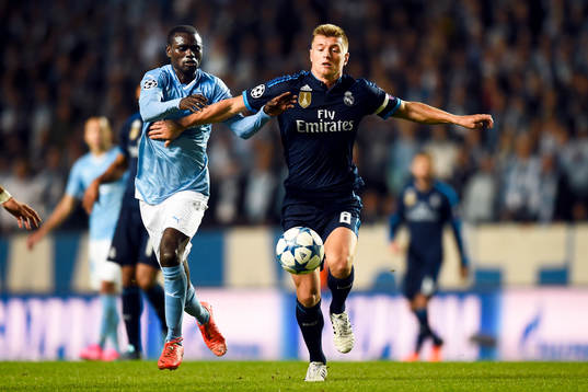Malmö FFs Enoch Kofi Adu och Real Madrids Toni Kroos