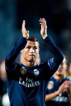 Real Madrids Cristiano Ronaldo tackar publiken