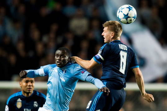Malmö FFs Enoch Kofi Adu och Real Madrids Toni Kroos