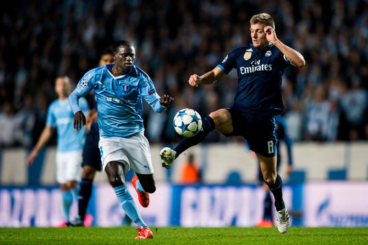 Malmö FFs Enoch Kofi Adu mot Real Madrids Toni Kroos