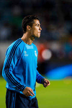 Real Madrids Cristiano Ronaldo värmer upp