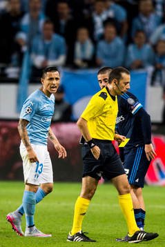 Malmö FFs Victor Yoshimar Yotun Flores är irriterad på