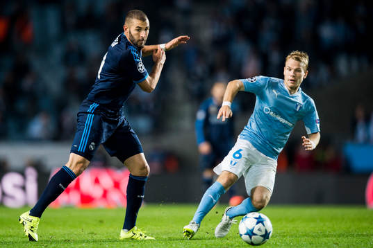 Real Madrids Karim Benzema och Malmö FFs Oscar Lewicki