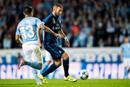 Real Madrids Karim Benzema och Malmö FFs Victor Yoshimar
