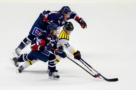 Linköpings Garret Roe och Anton Karlsson och Brynäs