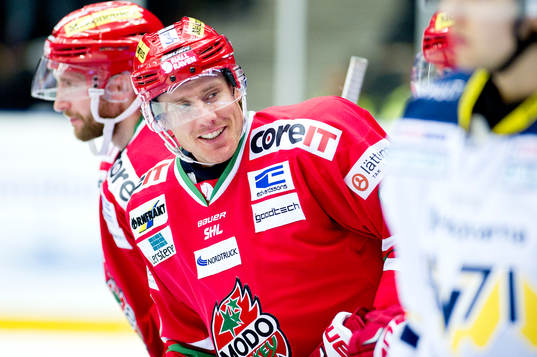 Modos Peter Öberg jublar