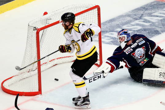 Brynäs gör 2-3 på Linköpings Marcus Högberg