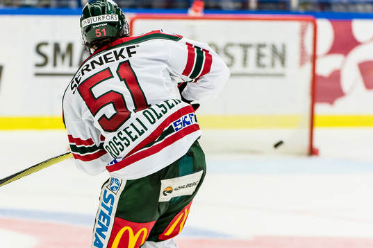 Frölundas Mats Rosseli Olsen skjuter 5-3 målet i tom kasse