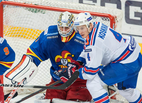 Tokerits målvakt Henrik Karlsson och SKAs Jarmo Koskiranta