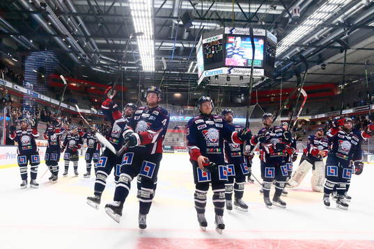 Linköping jublar och tackar sina supportrarefter segern