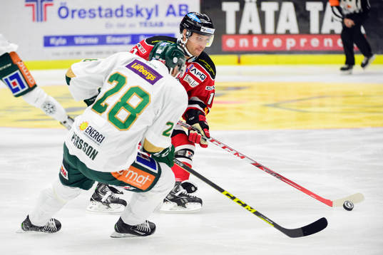 Malmö Redhawks Joey Tenute och Färjestads Johan Persson